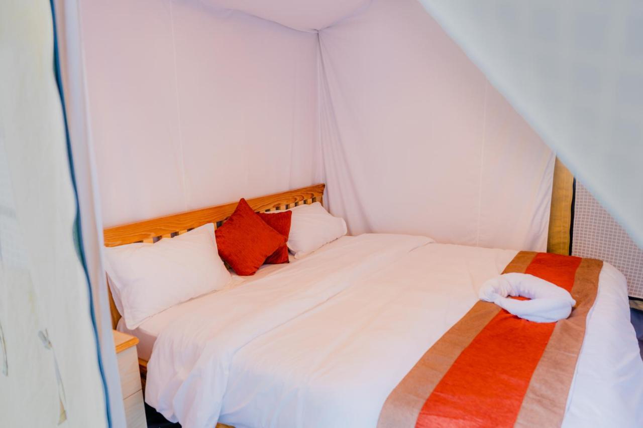 Kalash Parkaze And Tent Inn โพคารา ภายนอก รูปภาพ