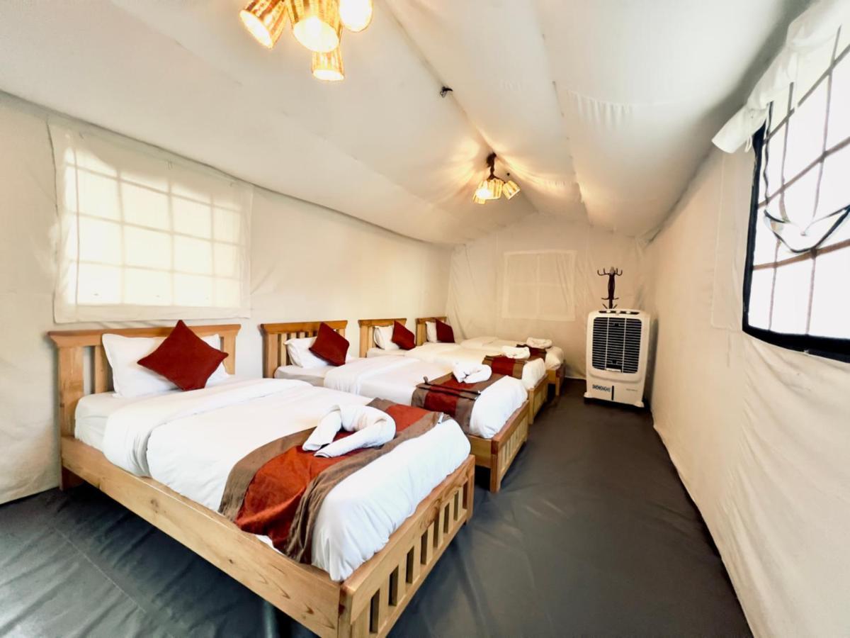 Kalash Parkaze And Tent Inn โพคารา ภายนอก รูปภาพ