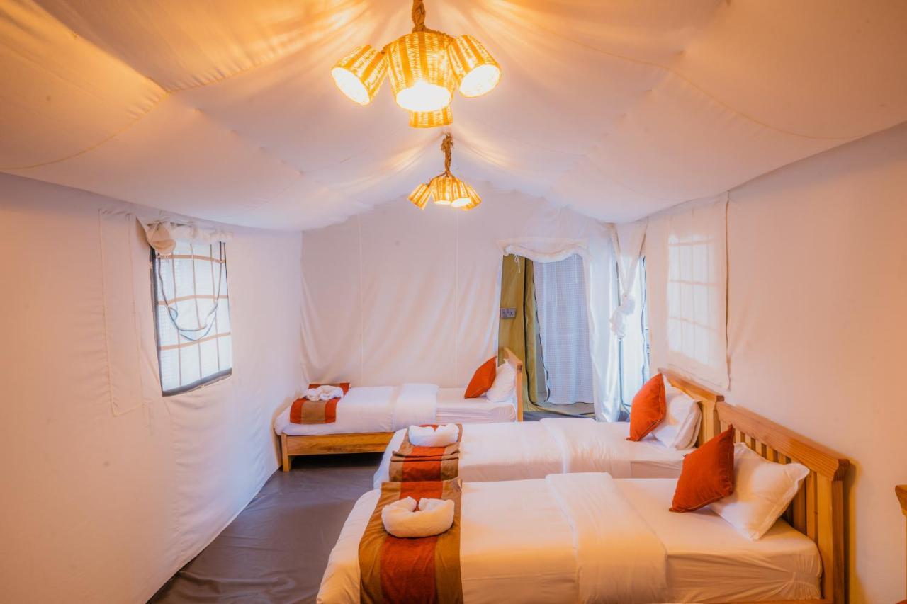 Kalash Parkaze And Tent Inn โพคารา ภายนอก รูปภาพ
