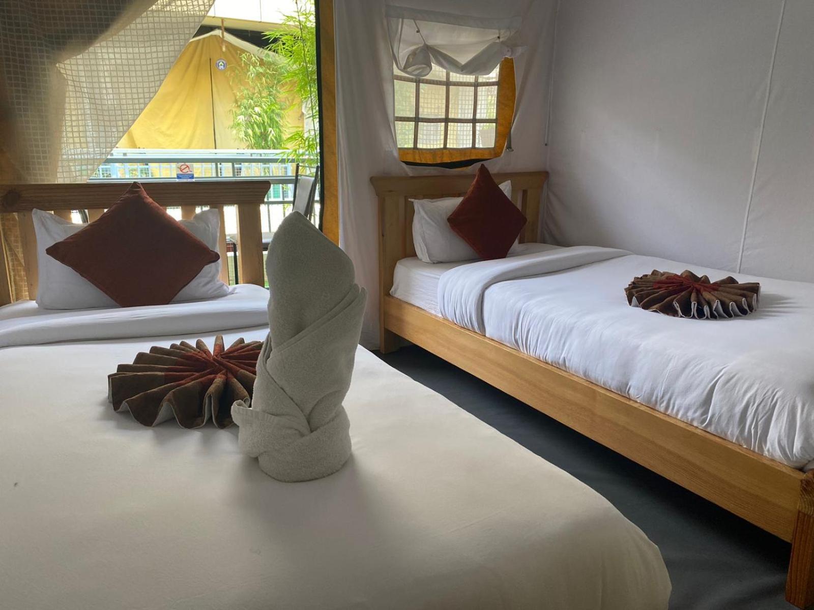Kalash Parkaze And Tent Inn โพคารา ภายนอก รูปภาพ
